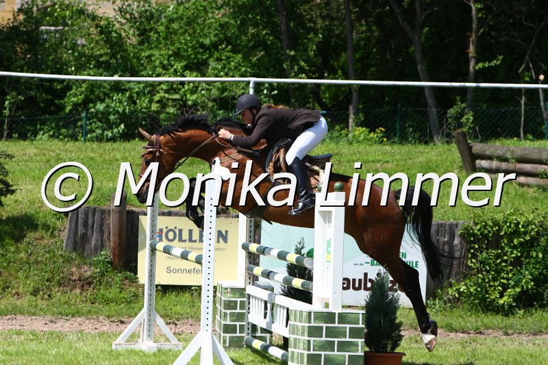 005M5371_Arielle_L Springen.JPG